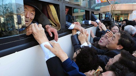 More than  100 Koreans ready for reunions with relatives in the North - ảnh 1